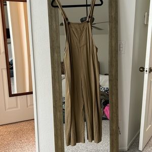 Overalls with adjustable button straps.